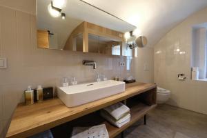 Ένα μπάνιο στο SeeHotel & SeeApartments Kärntnerhof- direkt am See!