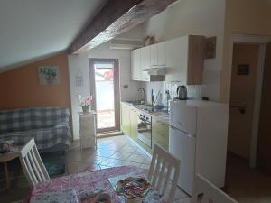 Kuchyň nebo kuchyňský kout v ubytování Apartment AnaLaura + 10 fotografií