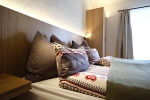 Ένα ή περισσότερα κρεβάτια σε δωμάτιο στο SeeHotel & SeeApartments Kärntnerhof- direkt am See!