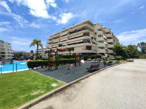 Bazén v ubytovaní Sunny Guadalmina Apartment alebo v jeho blízkosti