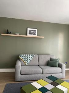 a living room with a couch and a shelf at Appartement proche Paris & Orly in Chevilly-Larue