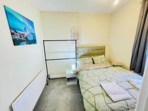 a bedroom with a bed in a room with at Darlington City Flat in Darlington