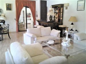 Posezení v ubytování Spectacular Andalusian Villa Linda Vista Playa - Big Private Pool, BBQ & 2 Parking