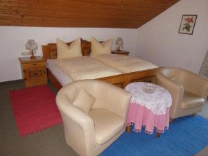 Un pat sau paturi într-o cameră la Pension Haus Anne