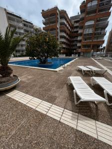 Bazén v ubytování Apartamento a 3 minutos de la playa nebo v jeho okolí