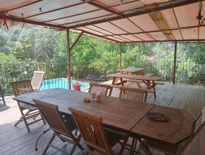 a wooden table and chairs on a deck at Berbi Rosse in Oletta