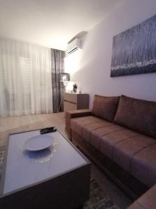 a living room with a couch and a coffee table at JM Apartman in Čačak