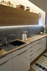 Kuchyňa alebo kuchynka v ubytovaní Apartmán AURIS