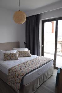 Postel nebo postele na pokoji v ubytování Anemoni Apartments