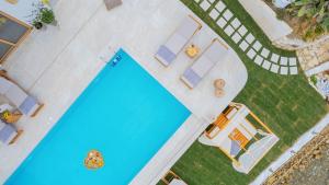 Bazén v ubytování Ducato di Zante Luxury Beach Villa, by ZanteWize nebo v jeho okolí