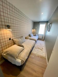 Postel nebo postele na pokoji v ubytování Charme !Appartement plein centre plage à pieds Parking