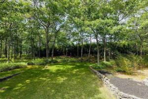 Foto dalla galleria di Hamptons Retreat: Near Beaches, Restaurants, Wineries a Hampton Bays