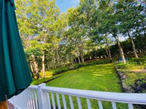 Foto dalla galleria di Hamptons Retreat: Near Beaches, Restaurants, Wineries a Hampton Bays