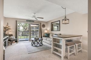 Φωτογραφία από το άλμπουμ του Ocean-view condo with 2 pools, beach access & private lanais σε St. Augustine