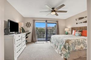 Ένα ή περισσότερα κρεβάτια σε δωμάτιο στο Ocean-view condo with 2 pools, beach access & private lanais +44 φωτογραφίες