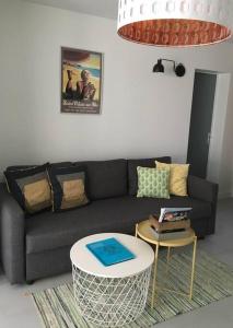 Coin salon dans l'établissement APPARTEMENT-JARDINET 300 m plage ST PALAIS SUR MER