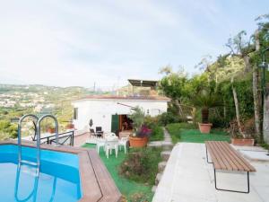 a backyard with a swimming pool and a house at Villa Lobra in Massa Lubrense