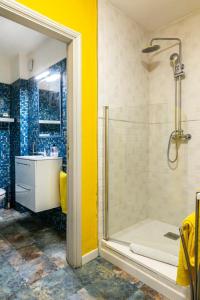 a bathroom with a shower and a sink at Estudio privado in Los Gigantes in Acantilado de los Gigantes