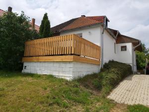 Budova, v ktorej sa dovolenkový dom nachádza