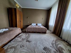 Postel nebo postele na pokoji v ubytování Kazbegi Guest House