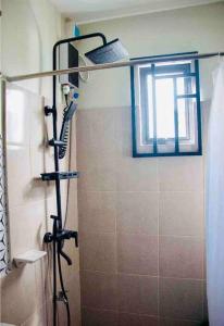 a shower in a bathroom with a window at Fabulous Lakeshore House Fully Airconditioned Hi-speed WiFi 150 Mbps in Mexico