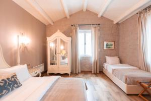 a bedroom with two beds and a mirror at Beyevi Alaçatı in Alaçatı +49 photos