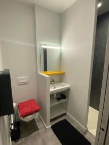 Phòng tắm tại Le Dolaizon, appartement avec ascenseur