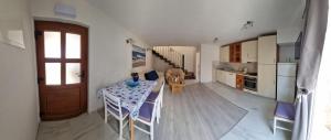 a kitchen and dining room with a table and chairs at Apartmani Emi in Tučepi