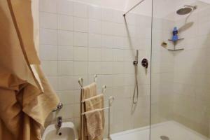 Et badeværelse på Appartamento Girasoli in Franciacorta