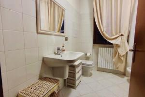 Et badeværelse på Appartamento Girasoli in Franciacorta