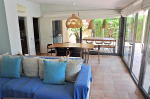 a living room with a blue couch and a table at Villa Torrent Costa Brava, con piscina privada! in Pals