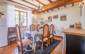a kitchen and dining room with a table and chairs at Amazing Home In Douzillac With 4 Bedrooms And Outdoor Swimming Pool in Douzillac