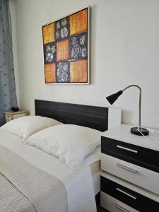 Postel nebo postele na pokoji v ubytování Apartman Kampor