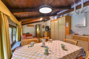 a kitchen and dining room with a table in a room at 38-Volpini House In Amiata - Val d'Orcia, Saturnia, Feste&Sagre in Castel del Piano
