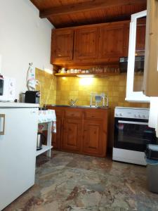 A kitchen or kitchenette at Canal D'Amour by Katia