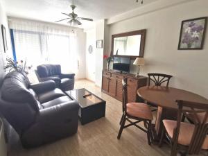 Galeriebild der Unterkunft Apartamento en Campoamor con vista al mar in Dehesa de Campoamor