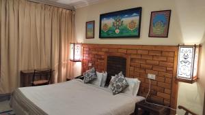 Ліжко або ліжка в номері Auspiscious Him View Hotel