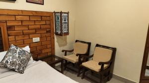 Ліжко або ліжка в номері Auspiscious Him View Hotel