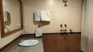 Ванна кімната в Auspiscious Him View Hotel