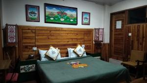 Ліжко або ліжка в номері Auspiscious Him View Hotel
