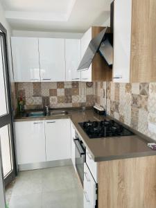 Kuchyň nebo kuchyňský kout v ubytování Luxus-Apartment mit Poolblick