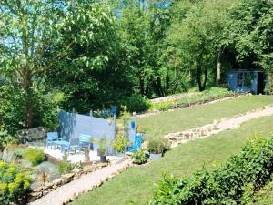 Vonkajšia záhrada v ubytovaní Chambre d'hote Familiale de la maison Bleue