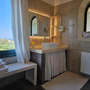 A bathroom at West Crete Chania - Villa Europa