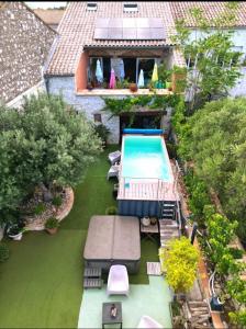an aerial view of a backyard with a swimming pool at VILLA ARTEMiA in Sigean