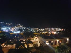 Nespecifikovaný výhled na destinaci San Agustin nebo výhled na město při pohledu z apartmánu