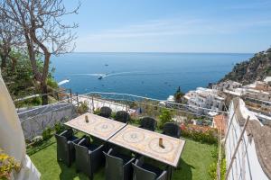 a table and chairs on a balcony overlooking the ocean at Maristella in Positano