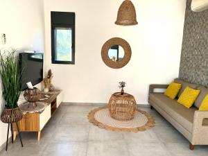 a living room with a couch and a table at שפיגל קו ראשון לנחל-Hagoshrim,הגושרים in Hagoshrim