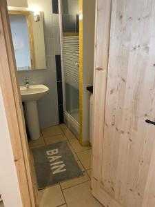 Kúpeľňa v ubytovaní Appartement 4 personnes + 8 fotografií