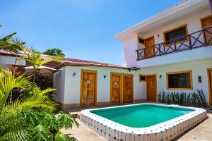 a swimming pool in front of a house at Hotel Boutique Mosaico in Granada