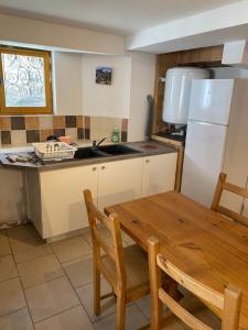 Kuchyňa alebo kuchynka v ubytovaní Appartement 4 personnes
